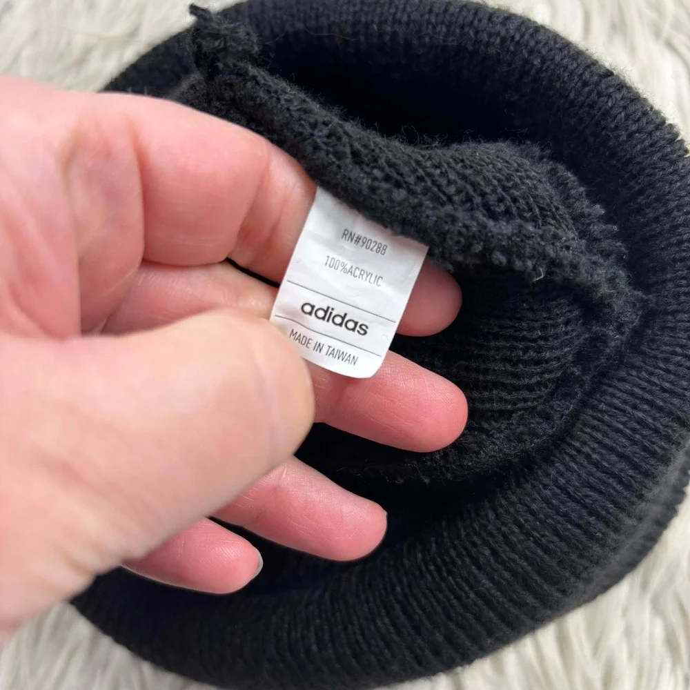Adidas Men's OS Black Classic‎ Knit Beanie Hat Embroidered Logo